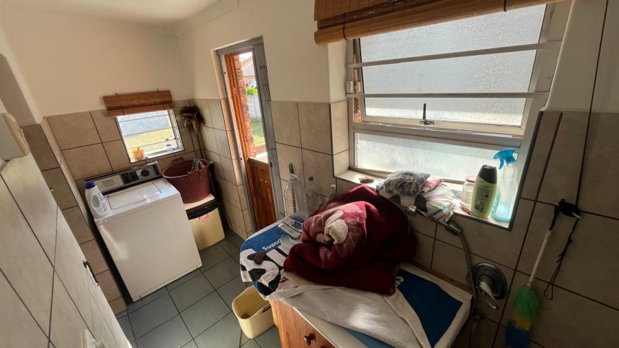 5 Bedroom Property for Sale in Wavecrest Eastern Cape